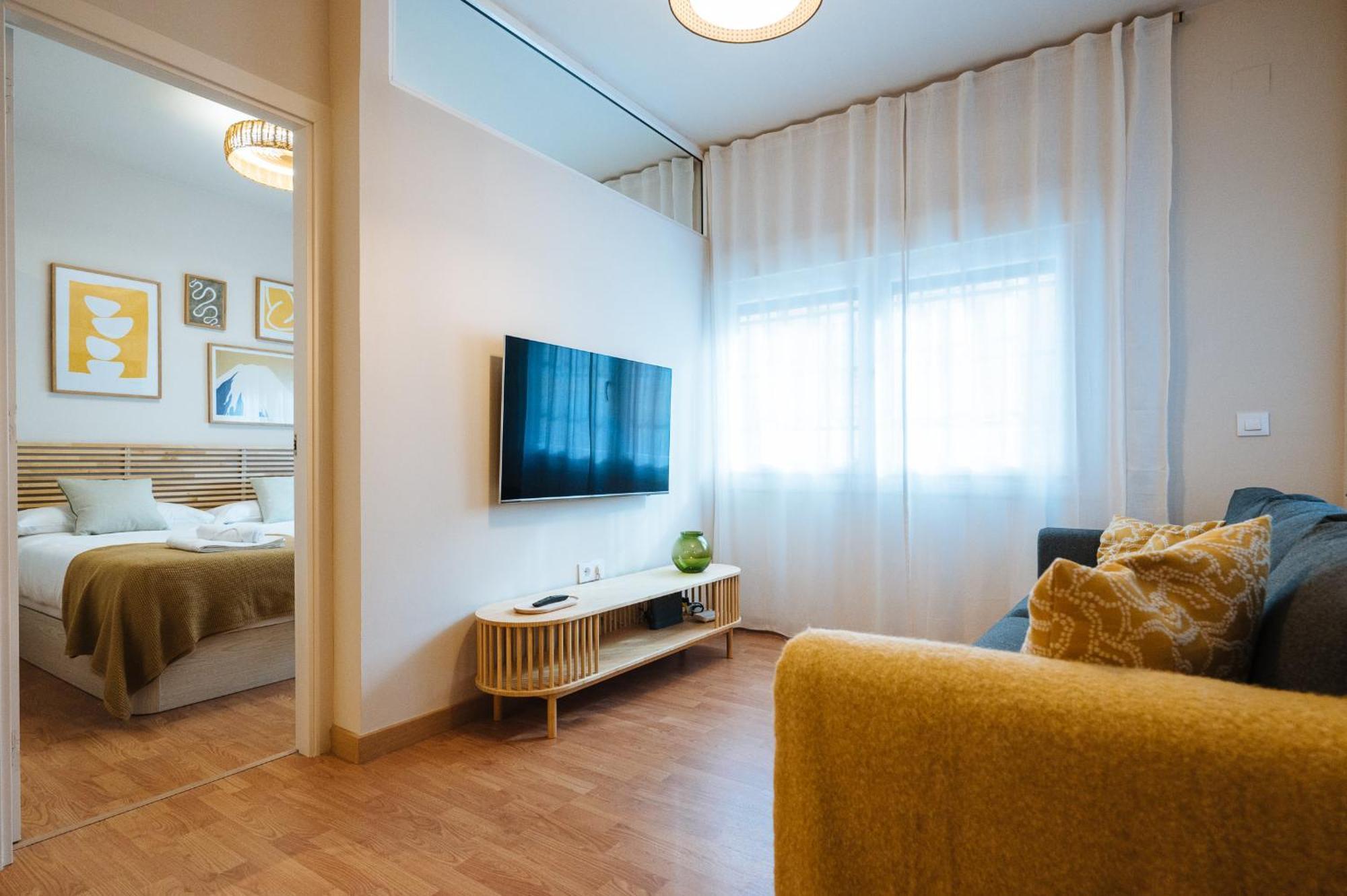 Charming In The Heart Of Triana, *